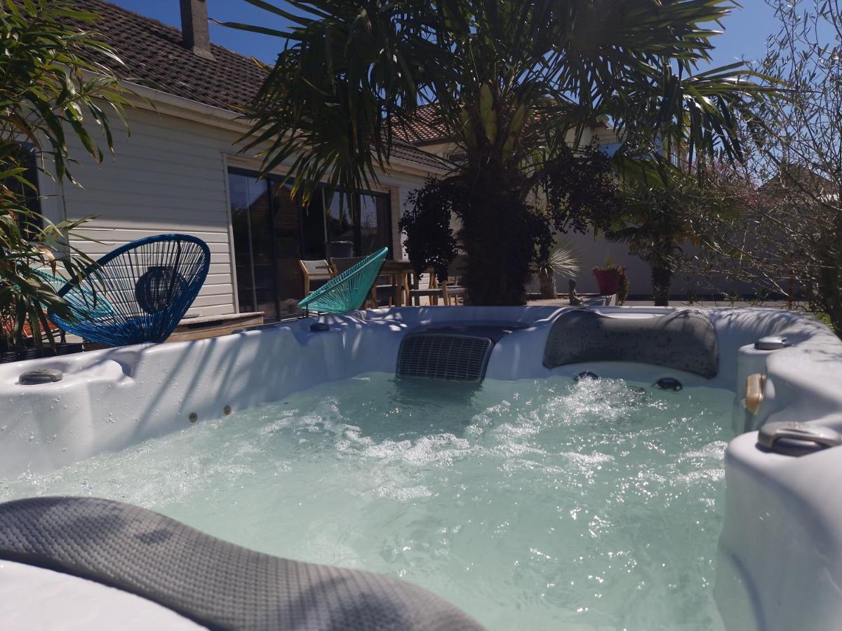 Poppies Villa: Beachside Luxury With Garden & Jacuzzi Villa Ouistreham