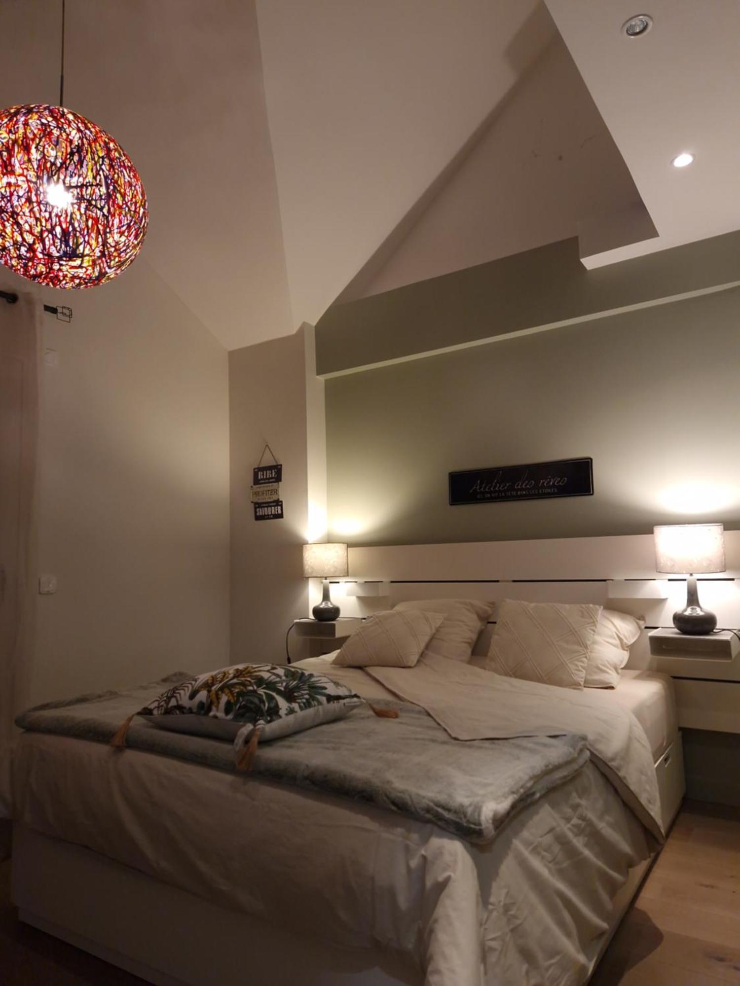 Villa Poppies Villa: Beachside Luxury With Garden & Jacuzzi *